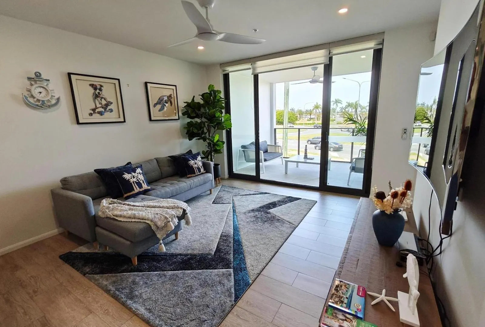 Luxury 3Br, 2Ba Unit With Pool & Bbq In Gold Coast Apartment