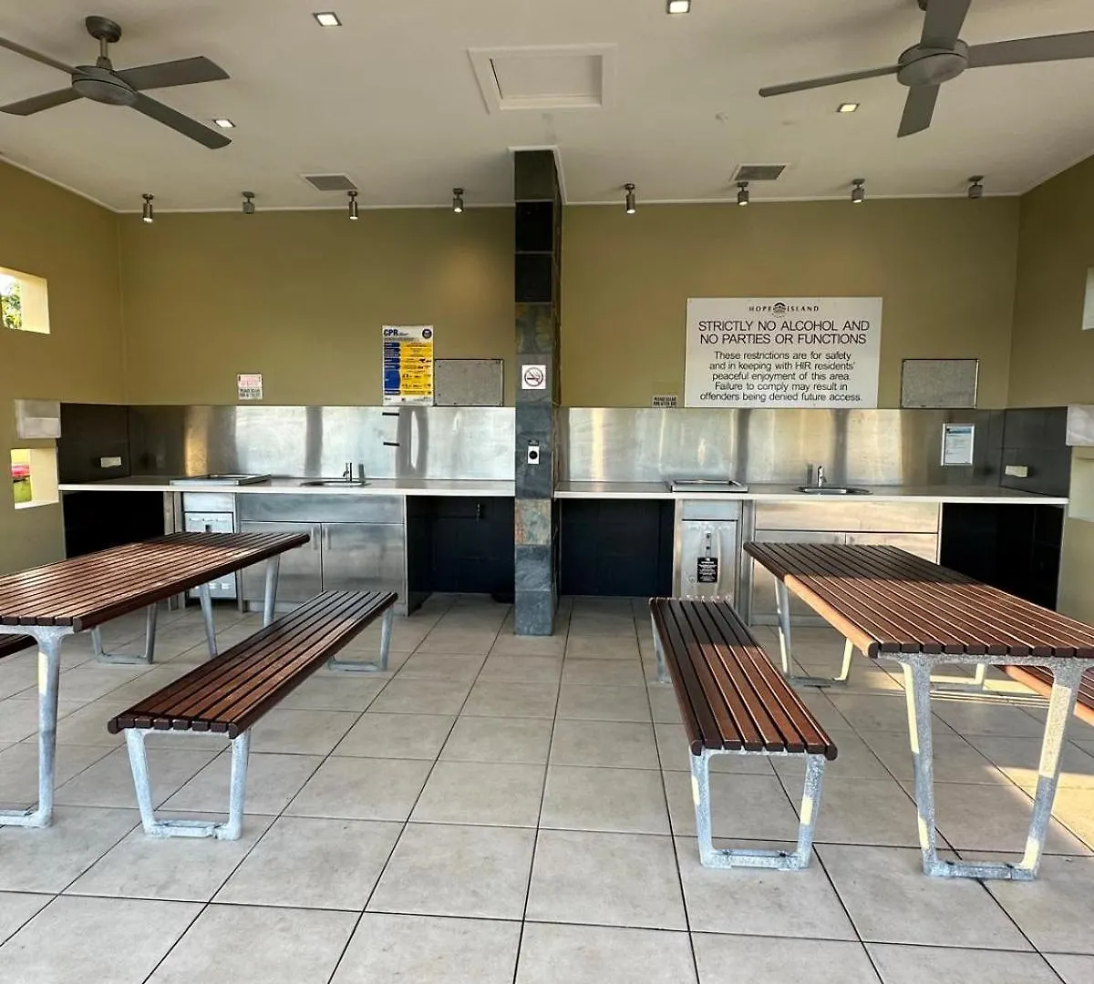 Luxury 3Br, 2Ba Unit With Pool & Bbq In Gold Coast Apartment